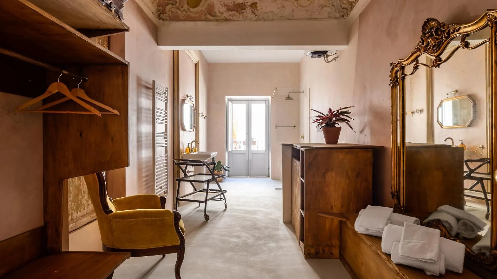 Aparthotel Palazzo Sant'Isidoro By Domusicily Palermo Italia